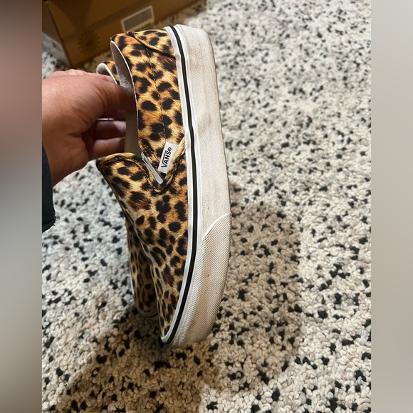 VANS Cheetah print slip ons size 
6.0 men -
7.5 women - Picture 4 of 6